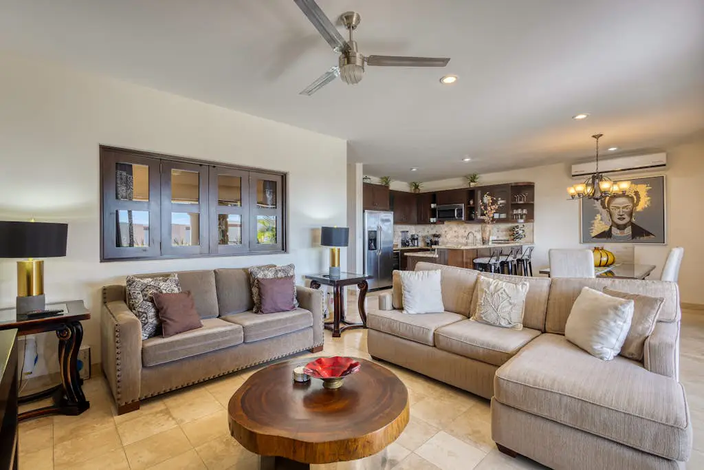 Stylish condo with pool, ocean views, fitness & private patio grill
