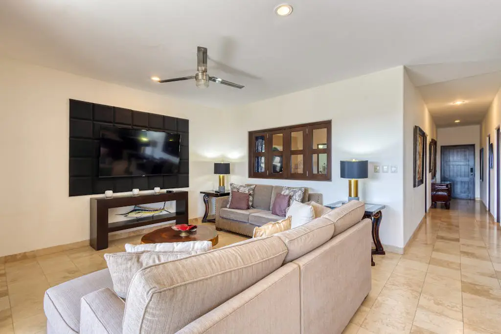 Stylish condo with pool, ocean views, fitness & private patio grill