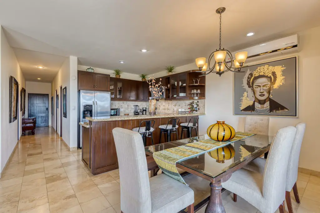 Stylish condo with pool, ocean views, fitness & private patio grill