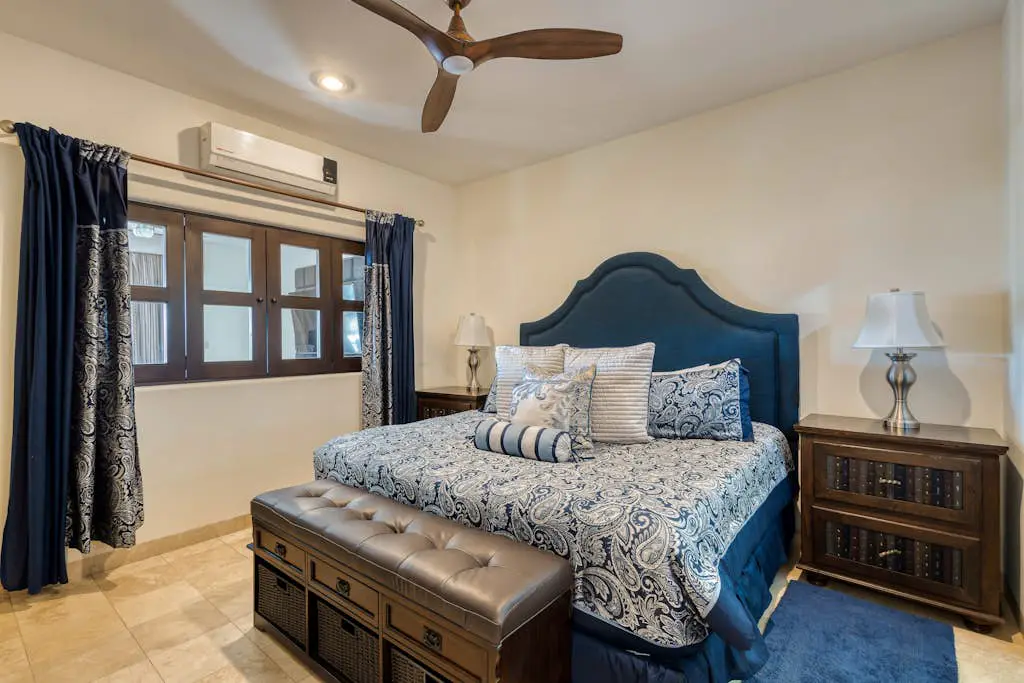 Stylish condo with pool, ocean views, fitness & private patio grill