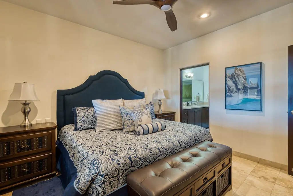 Stylish condo with pool, ocean views, fitness & private patio grill
