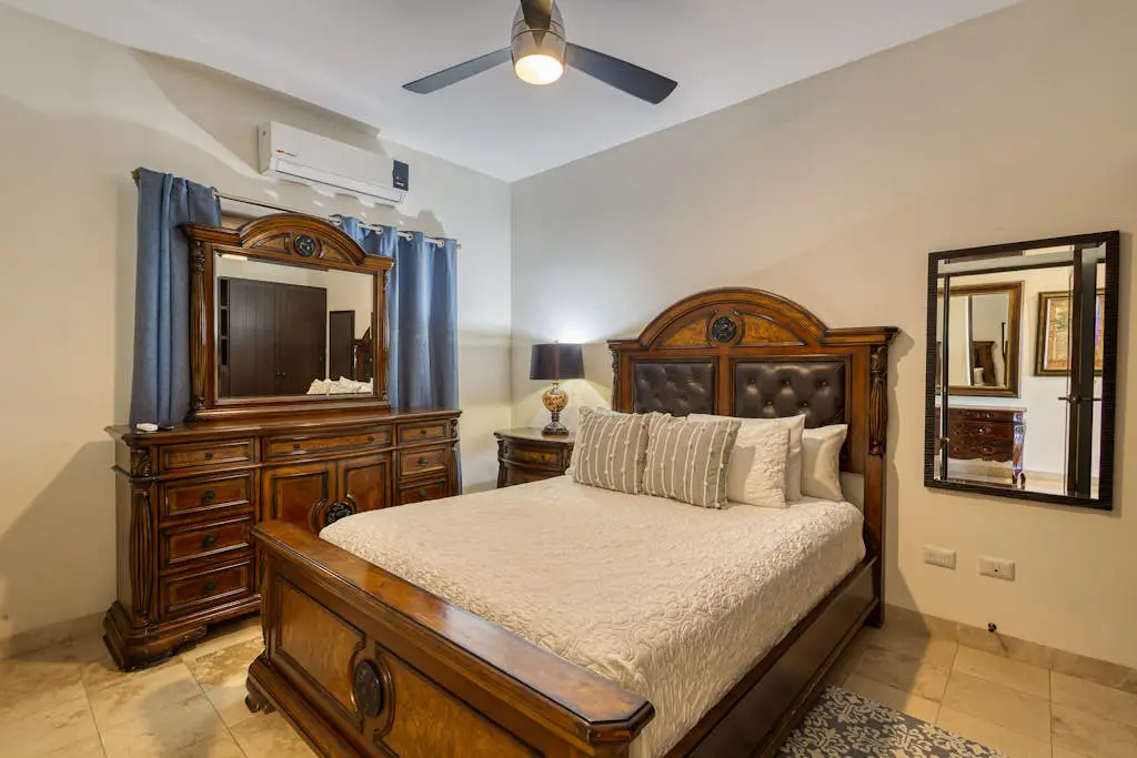 Stylish condo with pool, ocean views, fitness & private patio grill