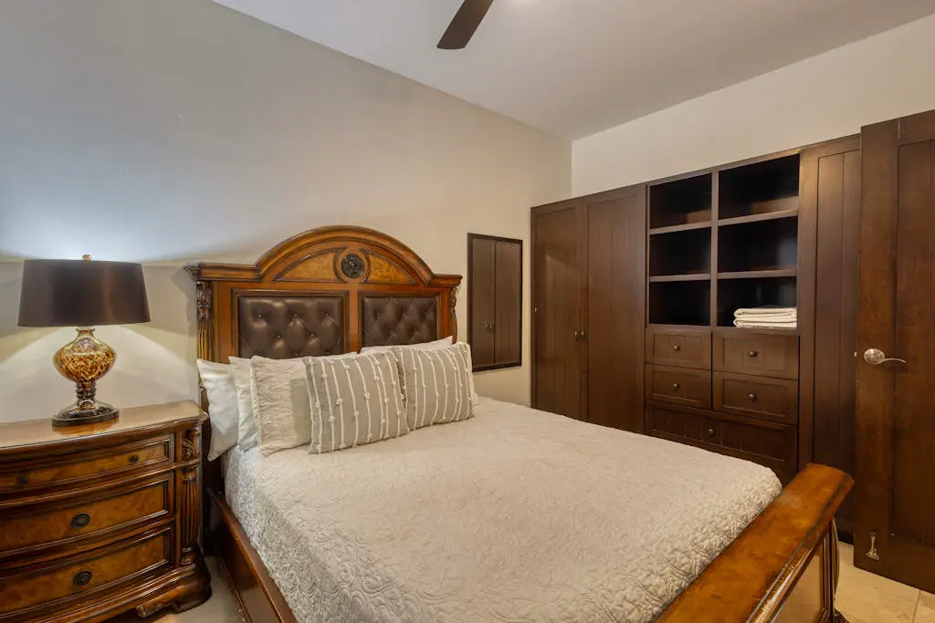 Stylish condo with pool, ocean views, fitness & private patio grill