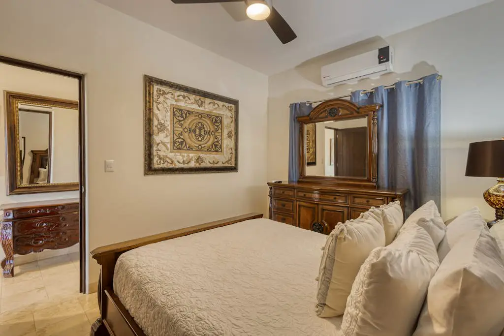 Stylish condo with pool, ocean views, fitness & private patio grill