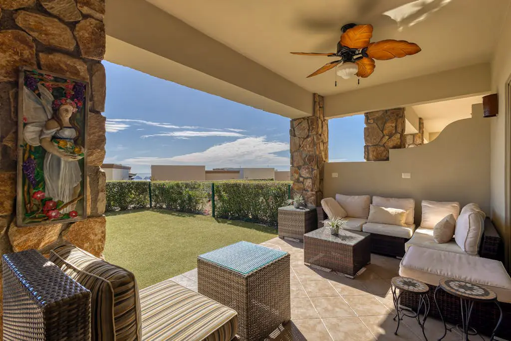 Stylish condo with pool, ocean views, fitness & private patio grill
