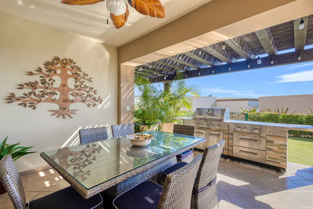 Stylish condo with pool, ocean views, fitness & private patio grill