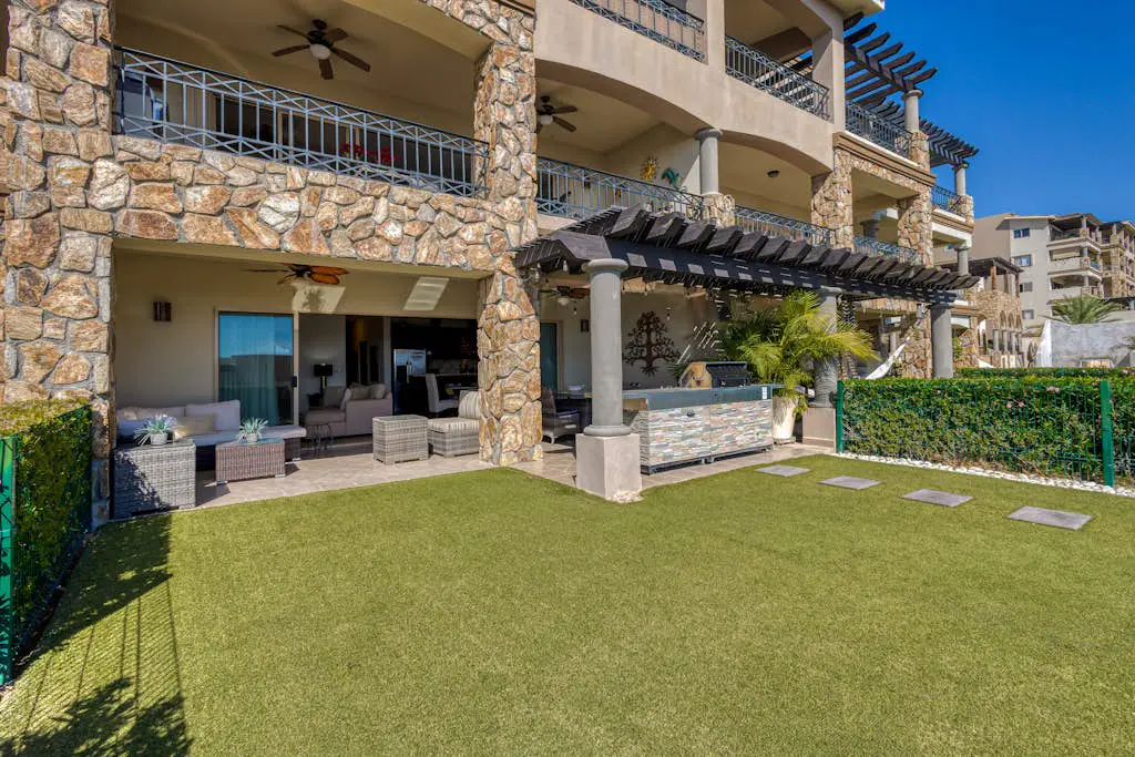 Stylish condo with pool, ocean views, fitness & private patio grill