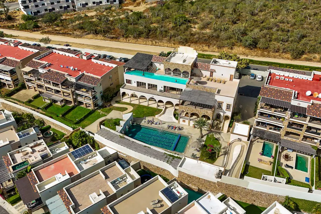 Stylish condo with pool, ocean views, fitness & private patio grill