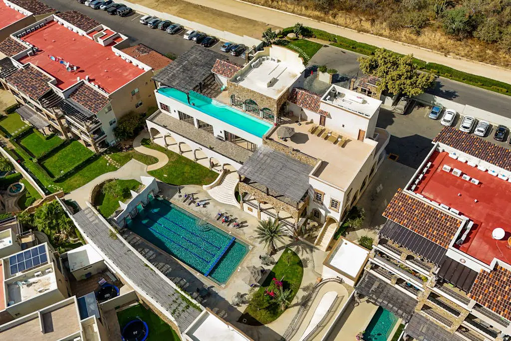 Stylish condo with pool, ocean views, fitness & private patio grill