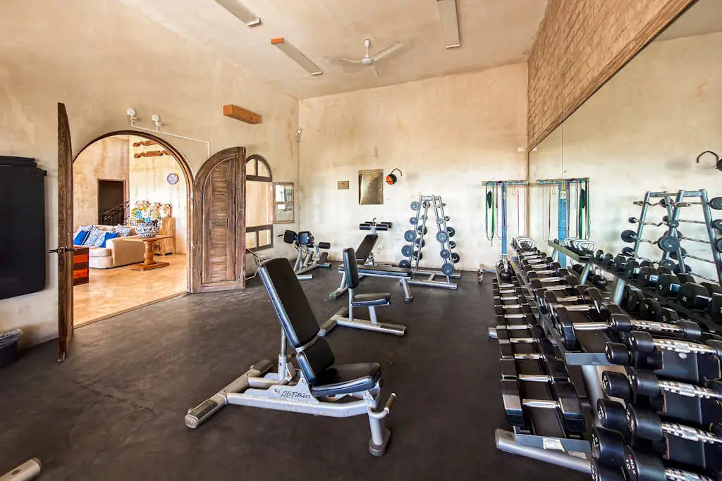 Stylish condo with pool, ocean views, fitness & private patio grill