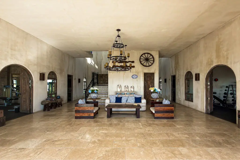Stylish condo with pool, ocean views, fitness & private patio grill