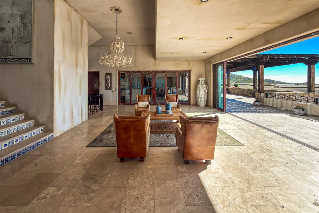Stylish condo with pool, ocean views, fitness & private patio grill
