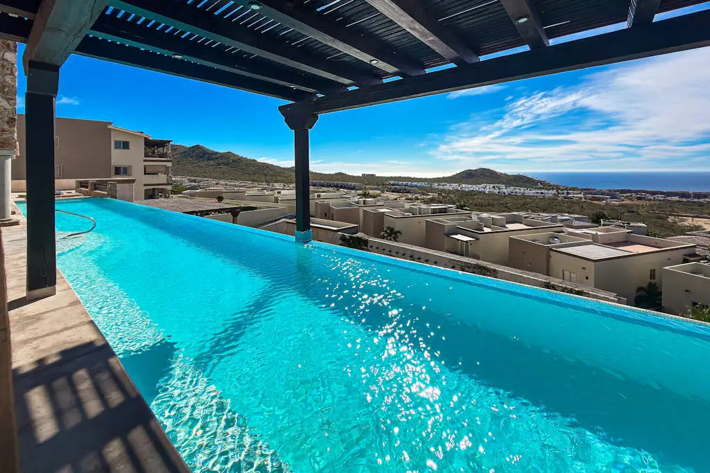 Stylish condo with pool, ocean views, fitness & private patio grill