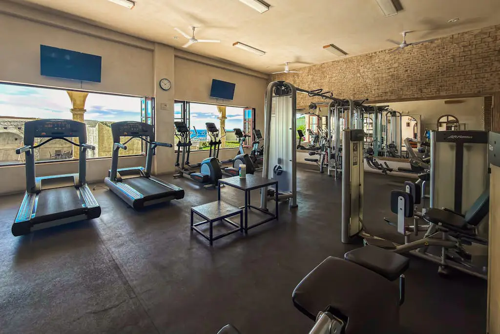 Stylish condo with pool, ocean views, fitness & private patio grill