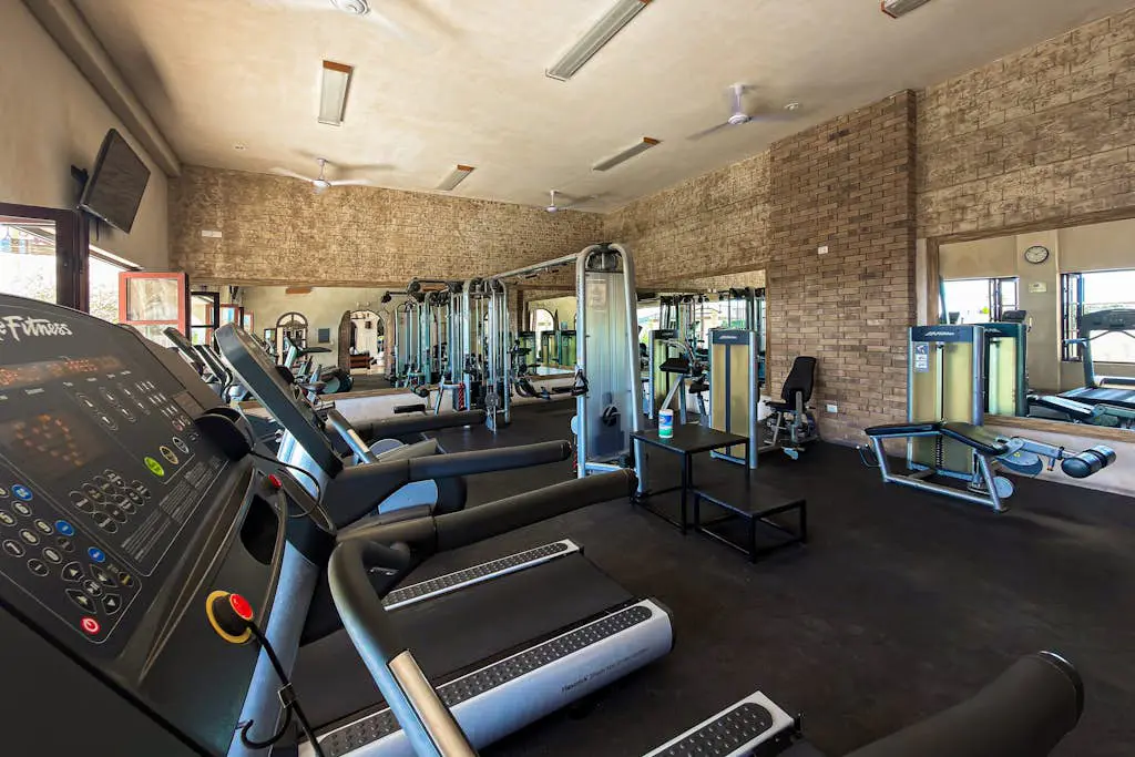 Stylish condo with pool, ocean views, fitness & private patio grill