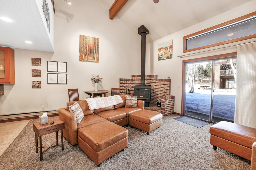 Sunny McCall Getaway Sleeps 8, Pool & Walk To Lake