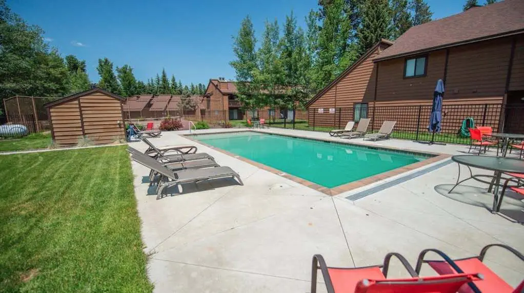 Sunny McCall Getaway Sleeps 8, Pool & Walk To Lake