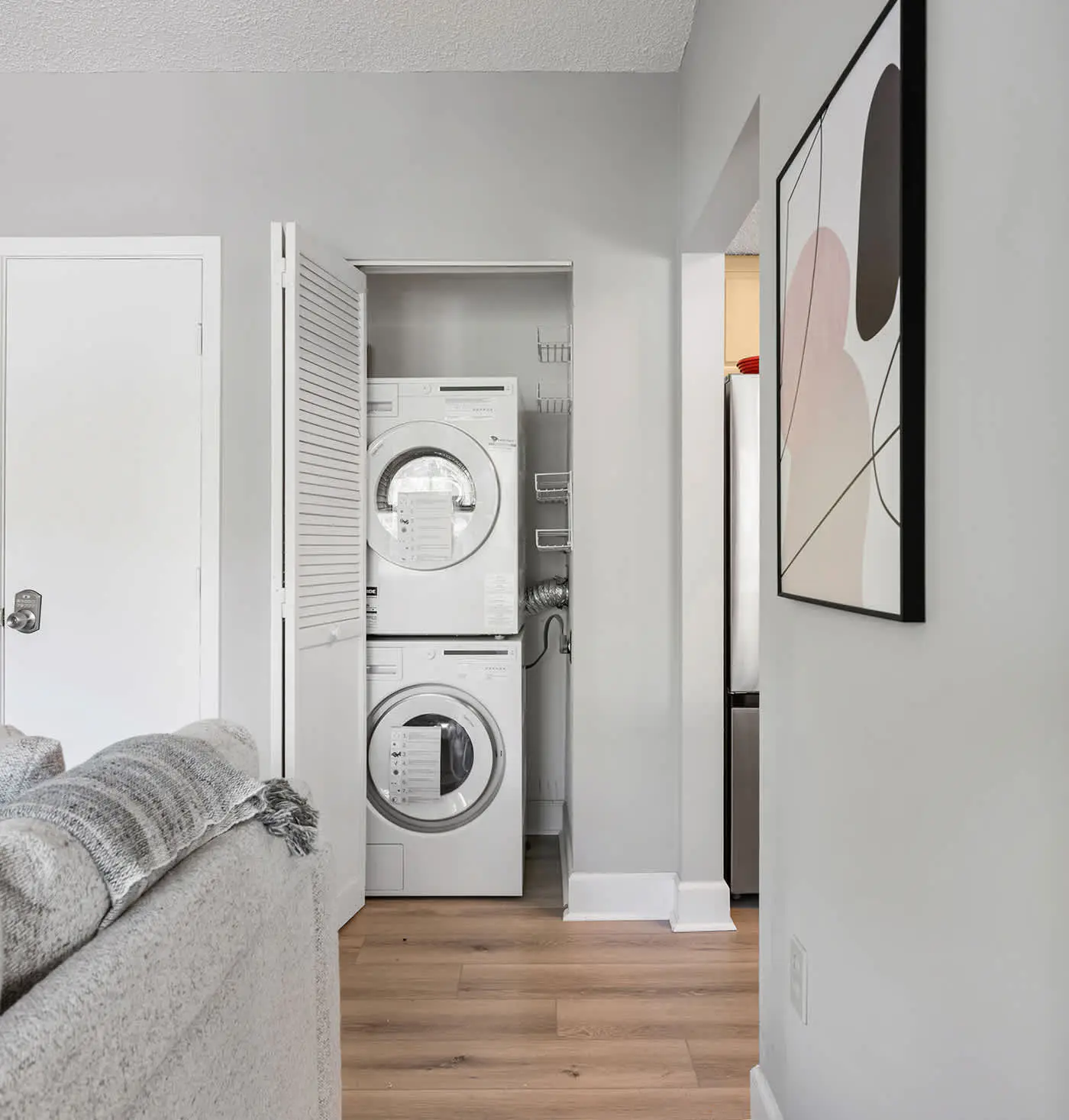 Renovated 2BR Condo Walk to Beach Pool Decks