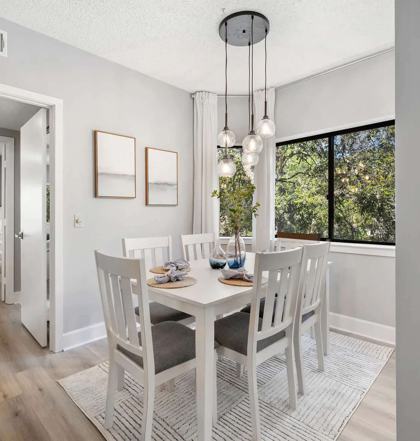 Renovated 2BR Condo Walk to Beach Pool Decks