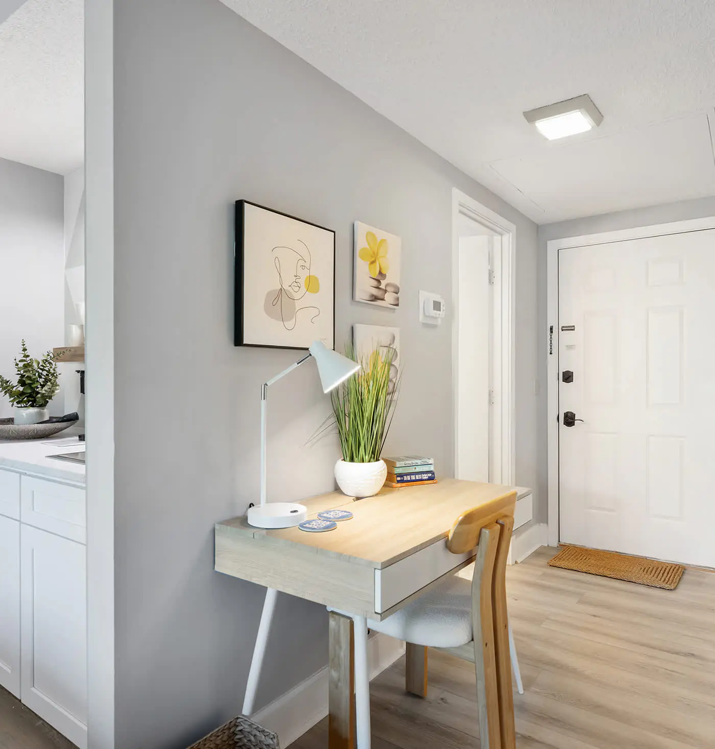 Renovated 2BR Condo Walk to Beach Pool Decks