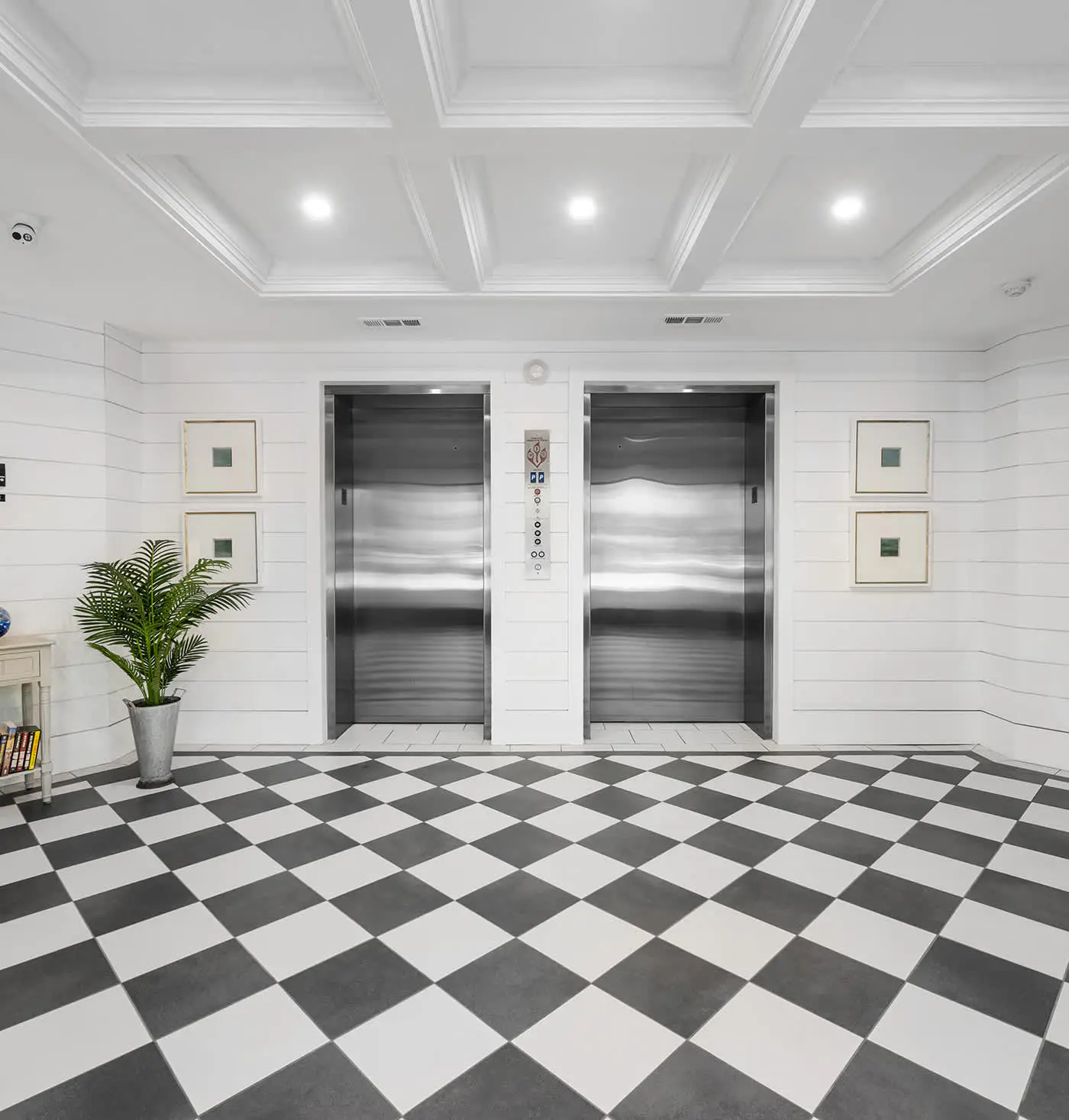 Renovated 2BR Condo Walk to Beach Pool Decks