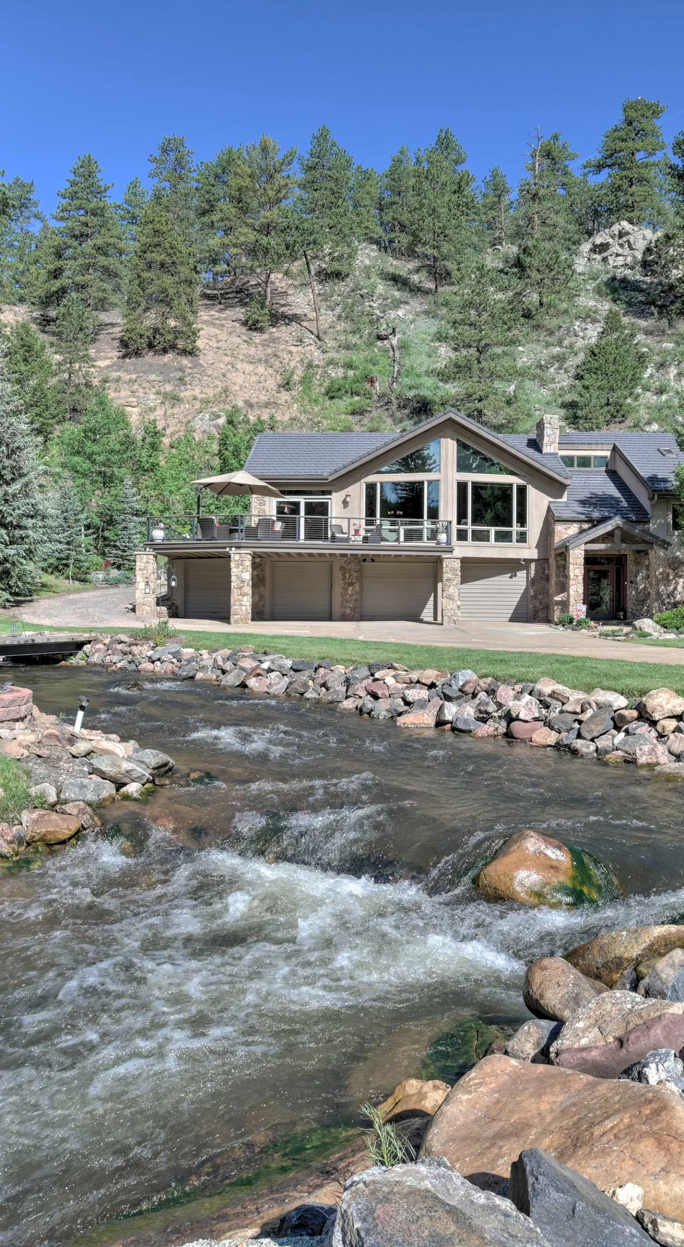 Stunning Mtn Views, Private Stream: Evergreen Gem!