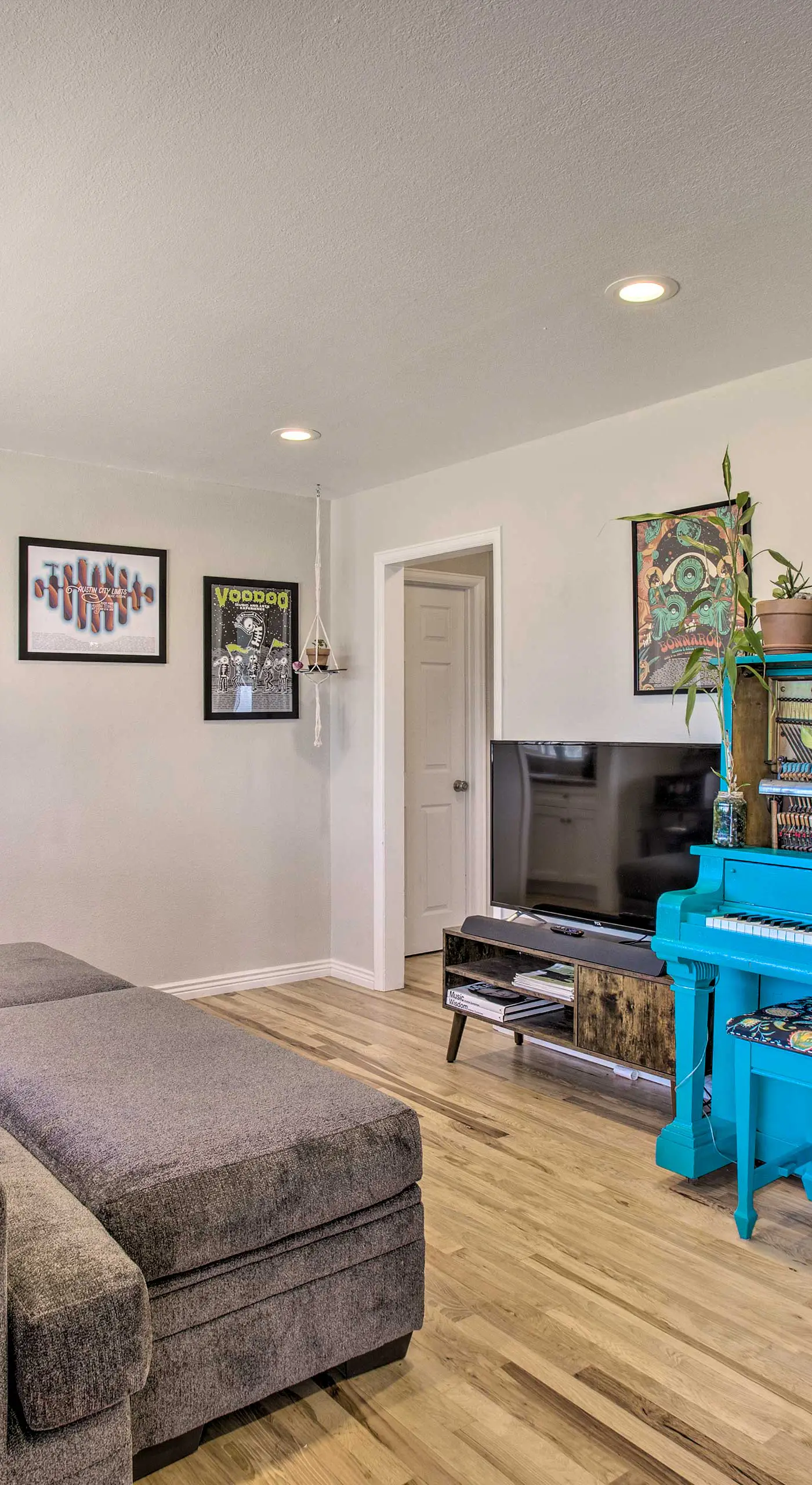 Centrally Located Aurora Home w/ Covered Patio