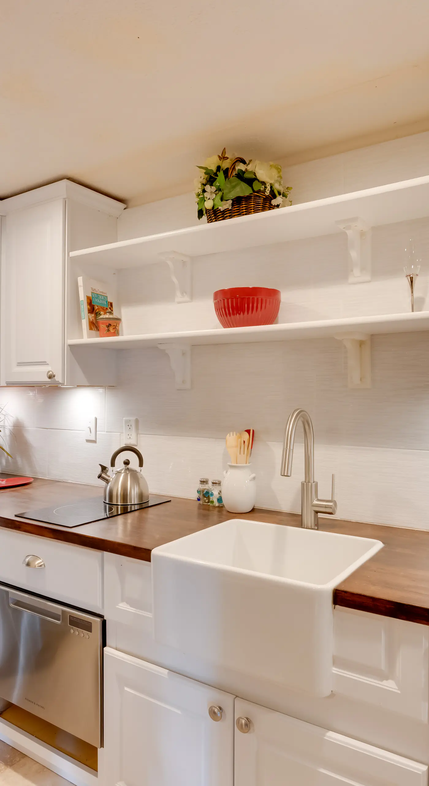 Secluded Elizabeth Apt on 3 Acres: Pets Welcome!