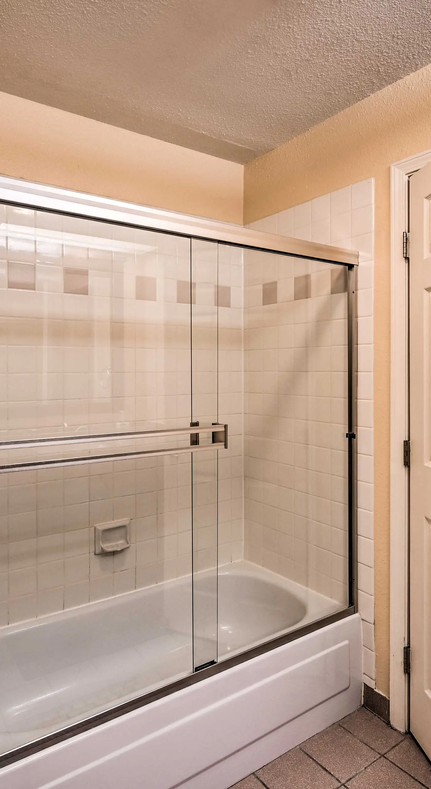 2 Blocks to Light Rail: Denver Unit w/ Kitchenette