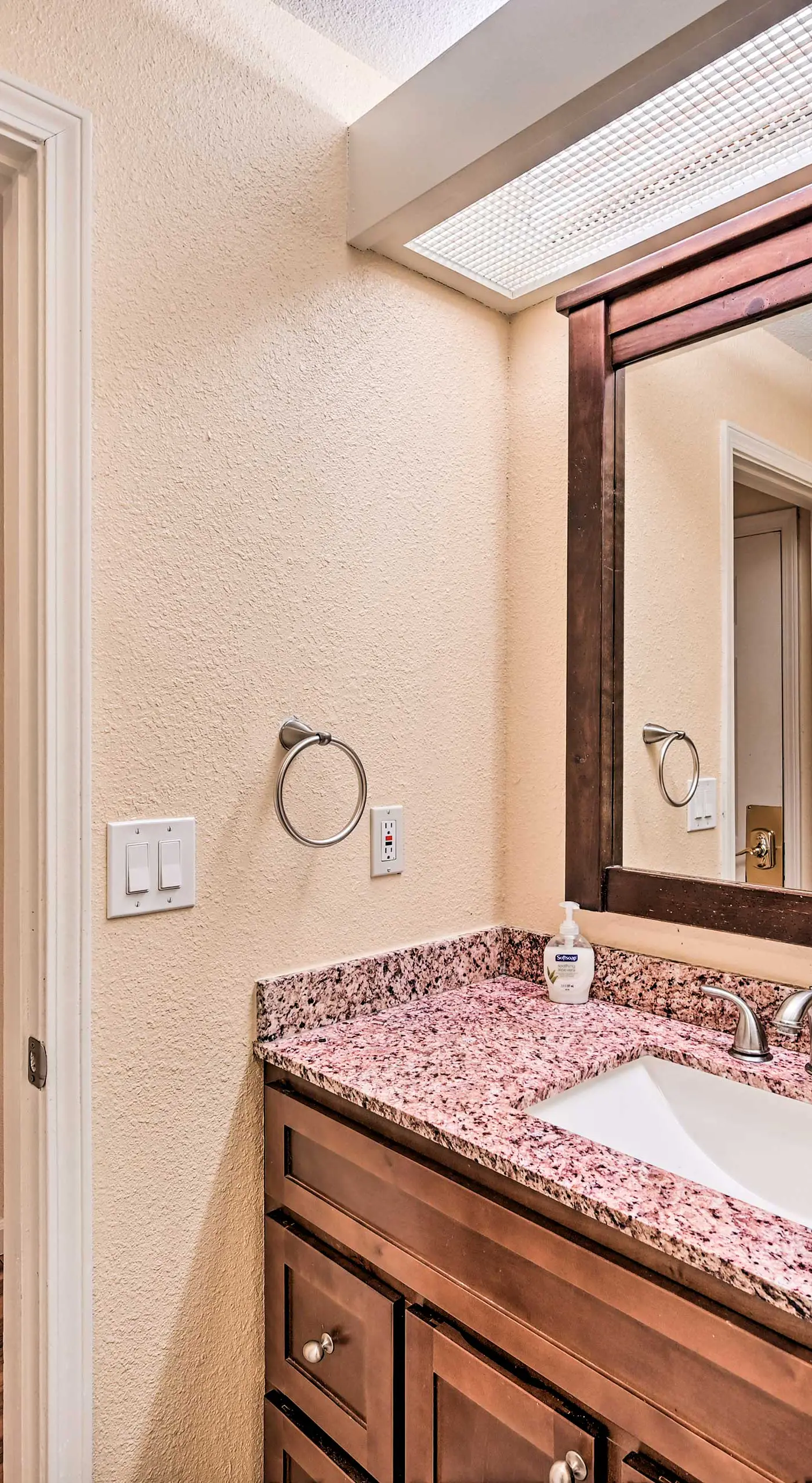 2 Blocks to Light Rail: Denver Unit w/ Kitchenette