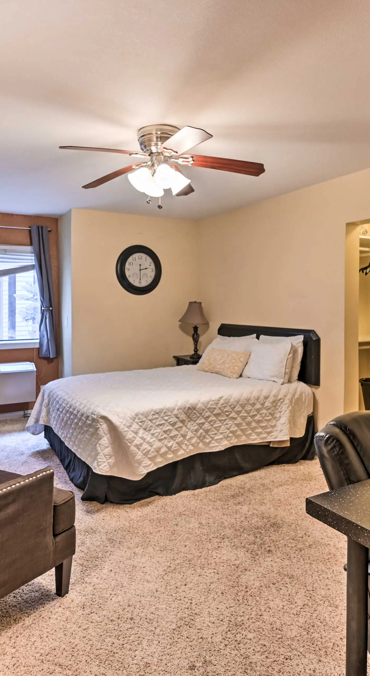 2 Blocks to Light Rail: Denver Unit w/ Kitchenette