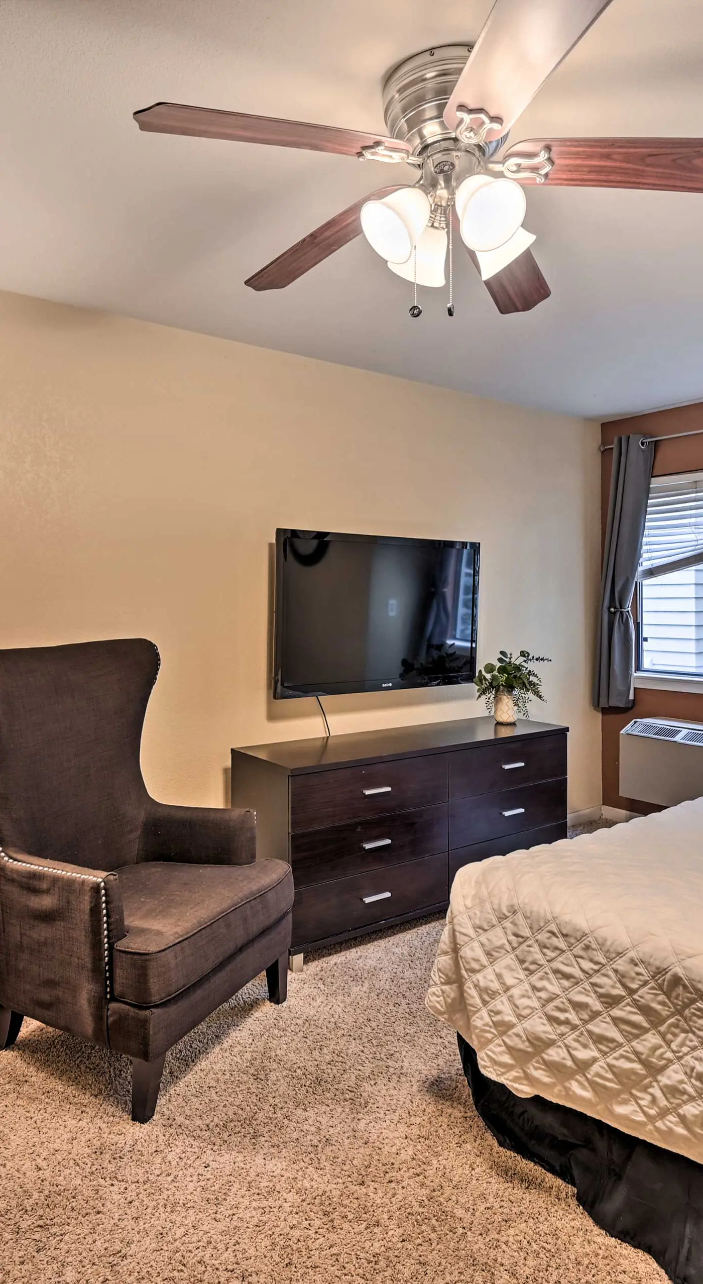 2 Blocks to Light Rail: Denver Unit w/ Kitchenette