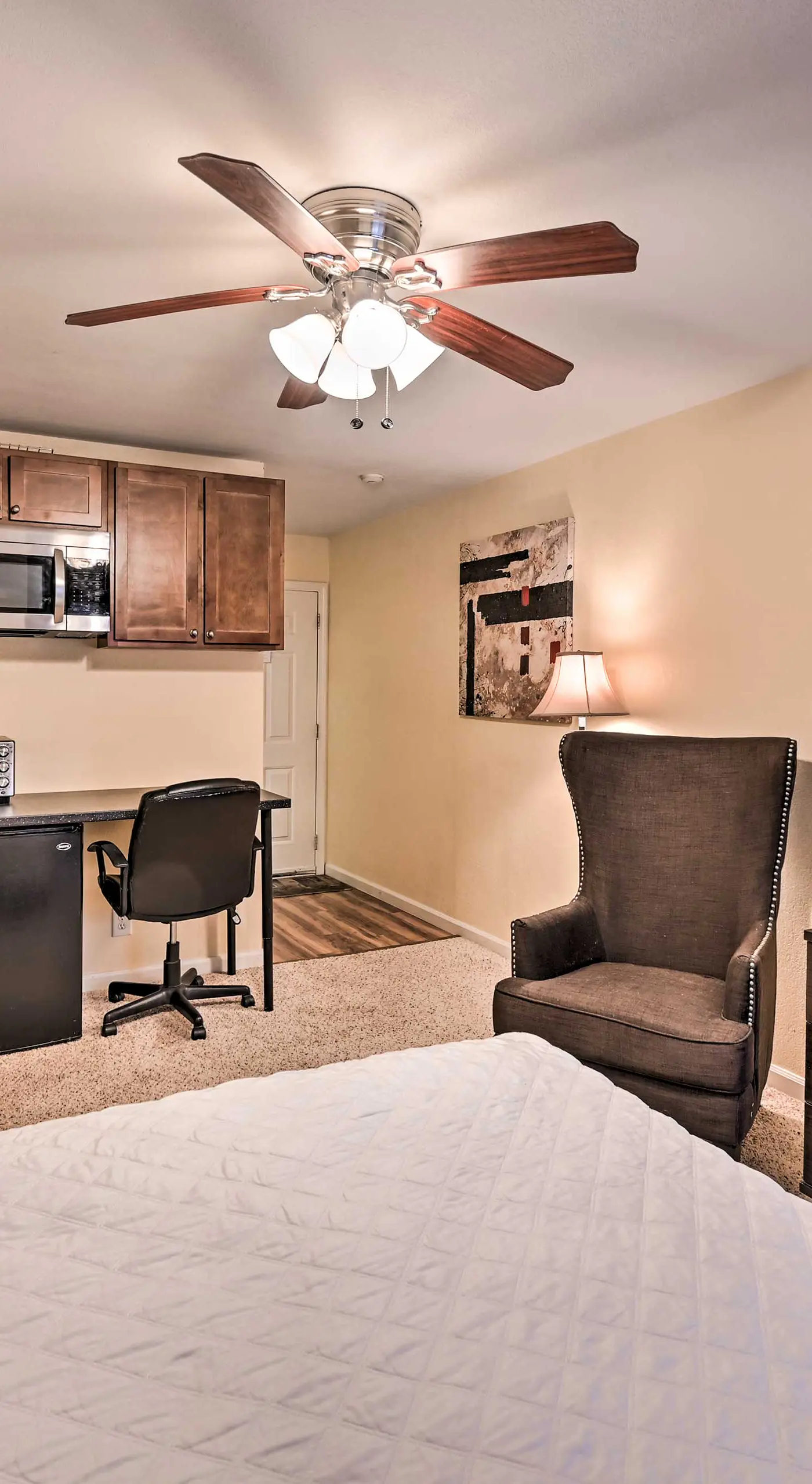 2 Blocks to Light Rail: Denver Unit w/ Kitchenette