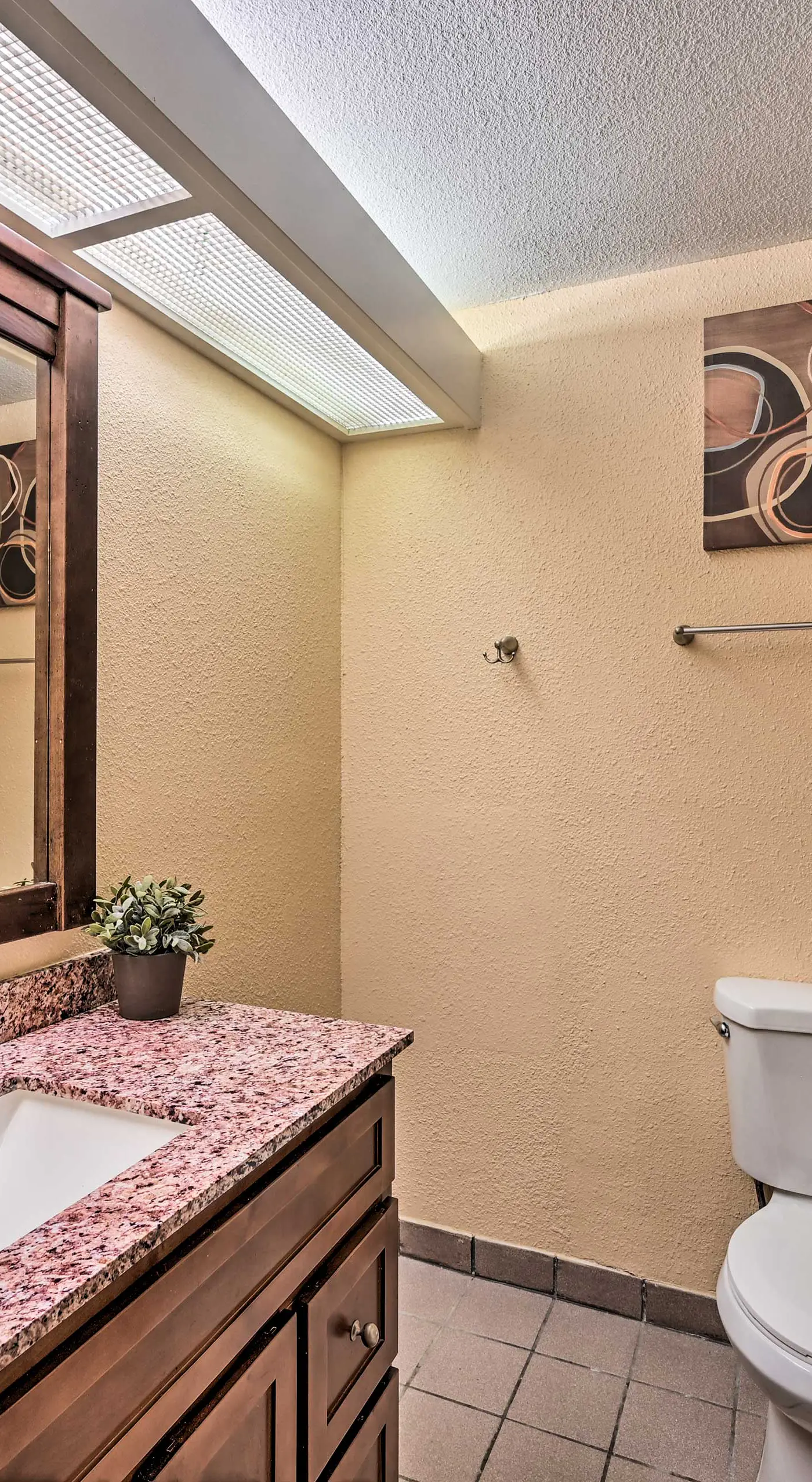 2 Blocks to Light Rail: Denver Unit w/ Kitchenette