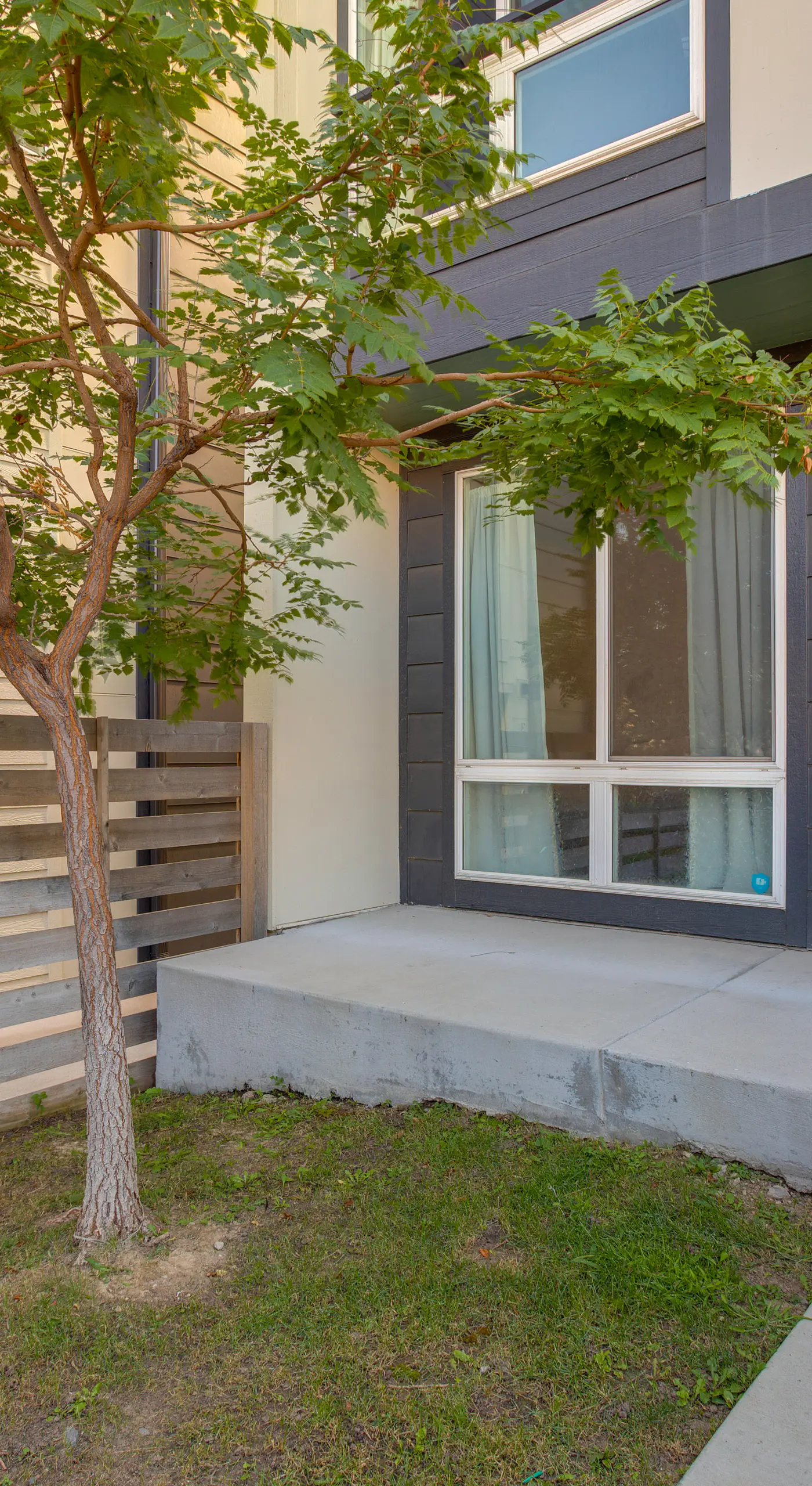 Rooftop Deck & Hot Tub: Walkable Denver Townhome