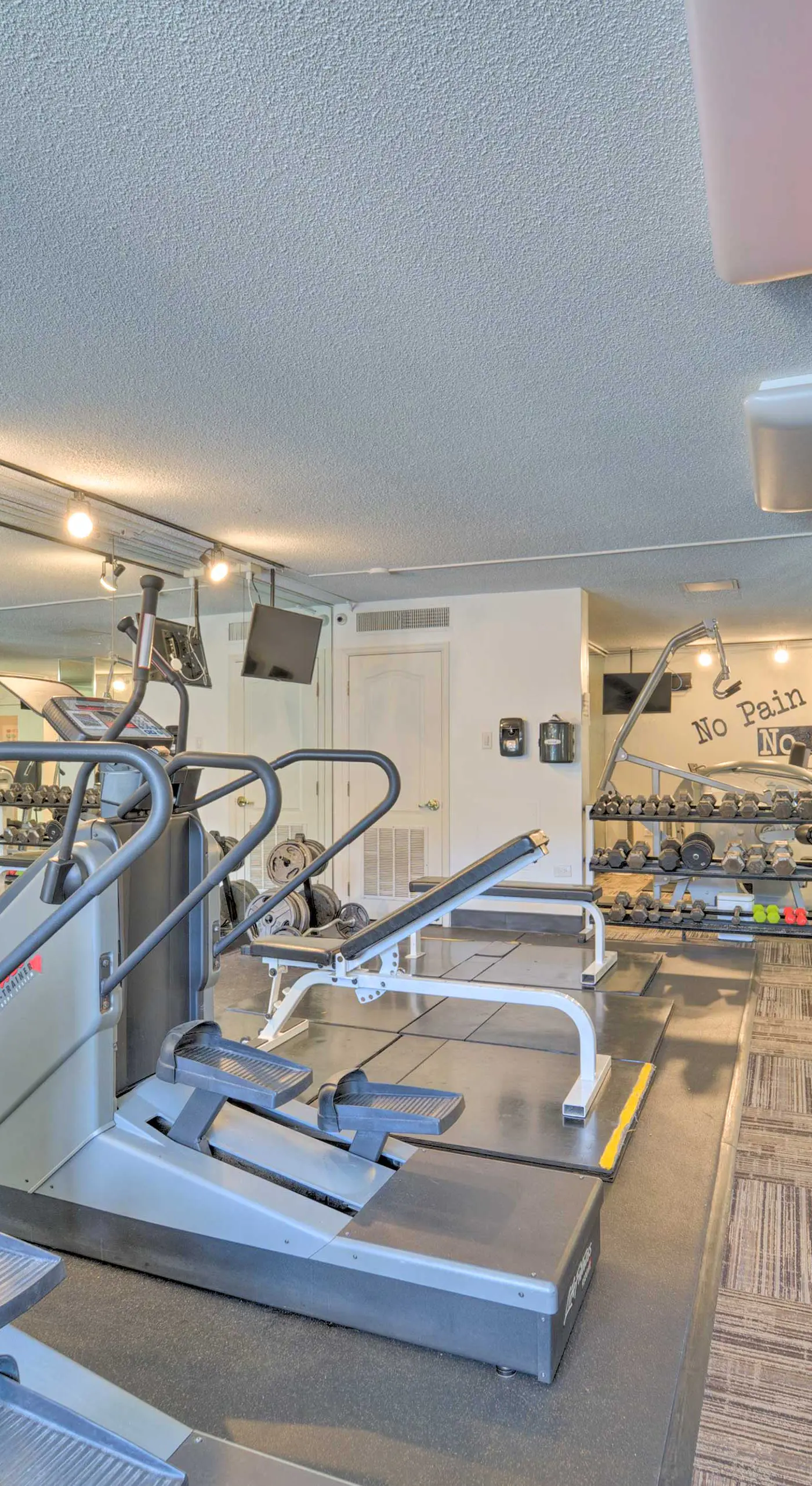 Dtwn Denver Condo: Rooftop Pool & City Views!