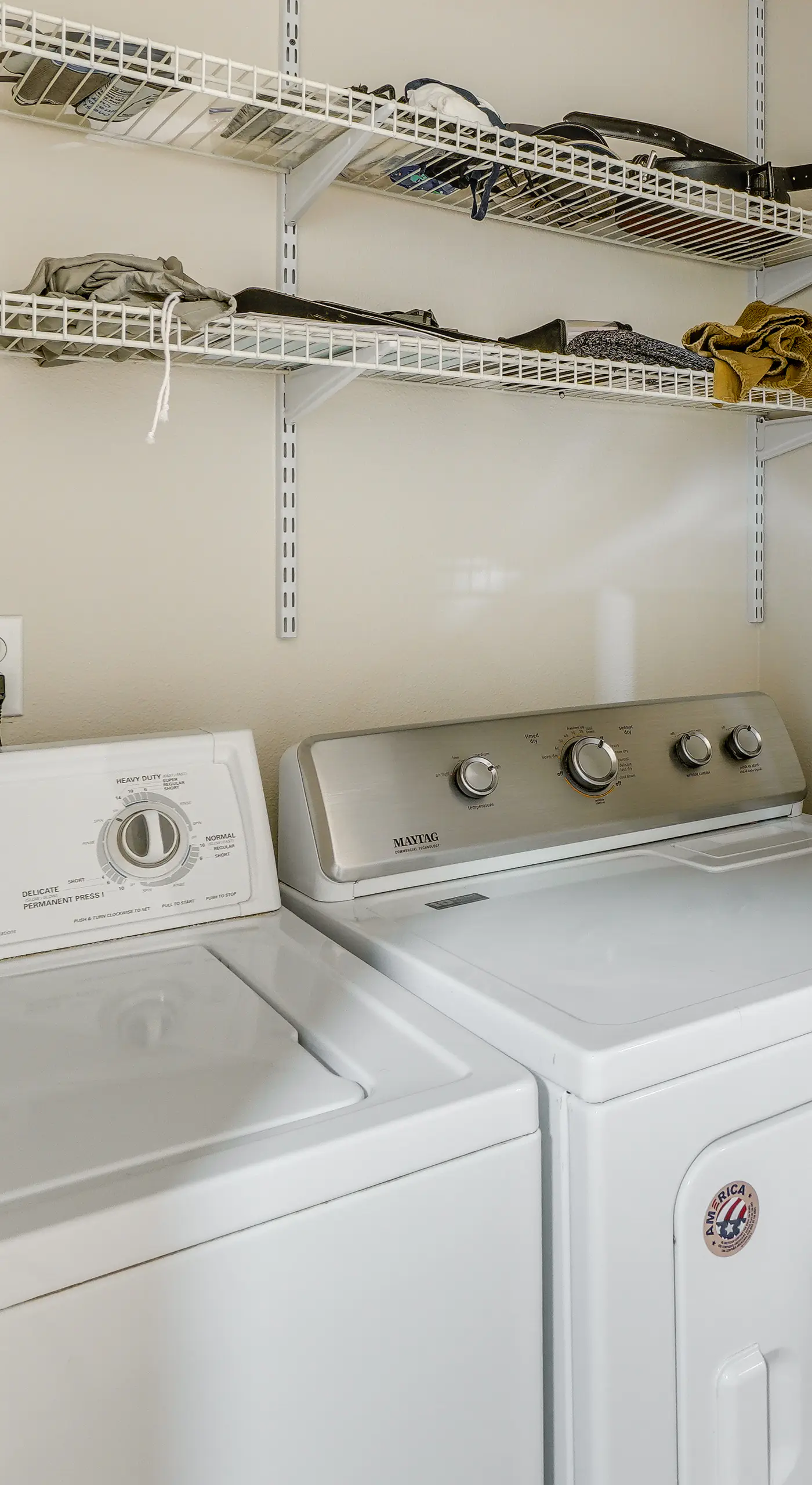 16 Mi to DIA: Townhome w/ Fireplace in Aurora