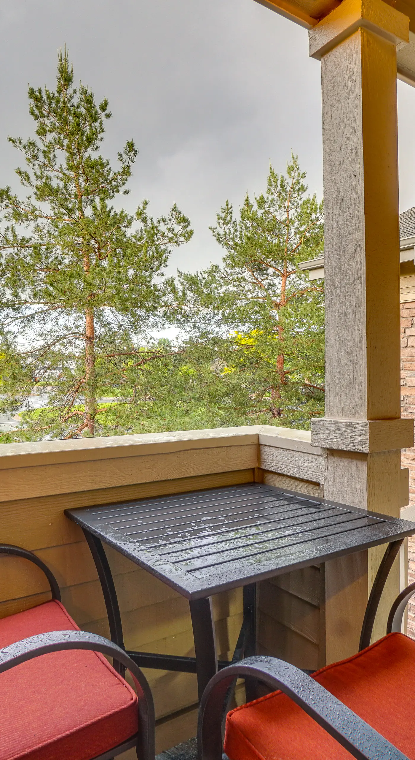 16 Mi to DIA: Townhome w/ Fireplace in Aurora