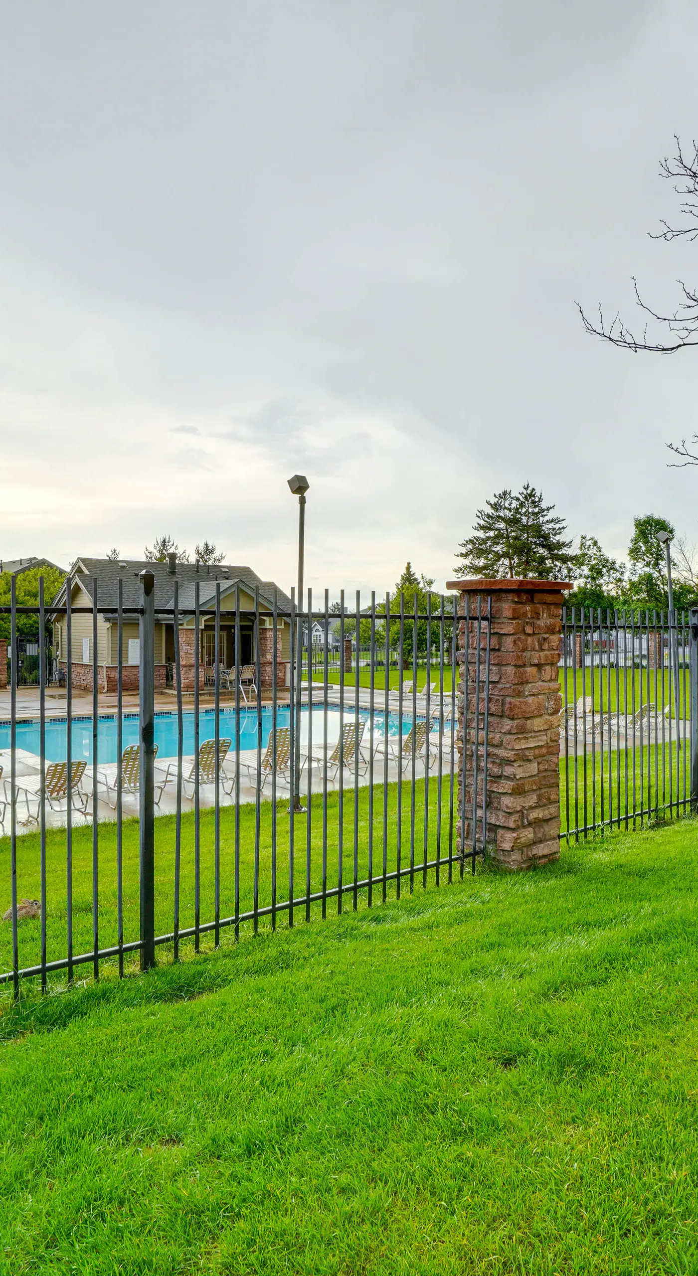 16 Mi to DIA: Townhome w/ Fireplace in Aurora