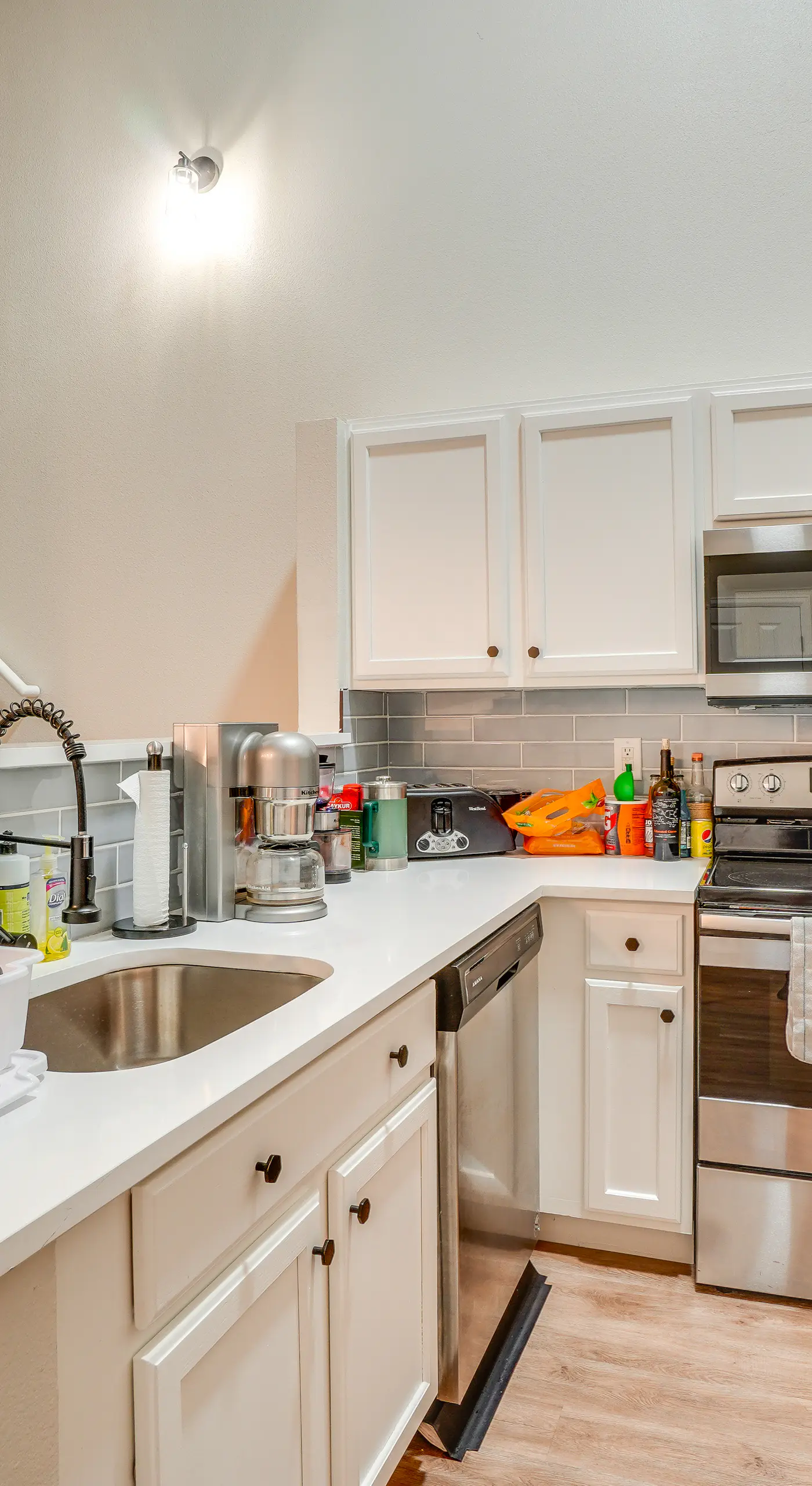 16 Mi to DIA: Townhome w/ Fireplace in Aurora