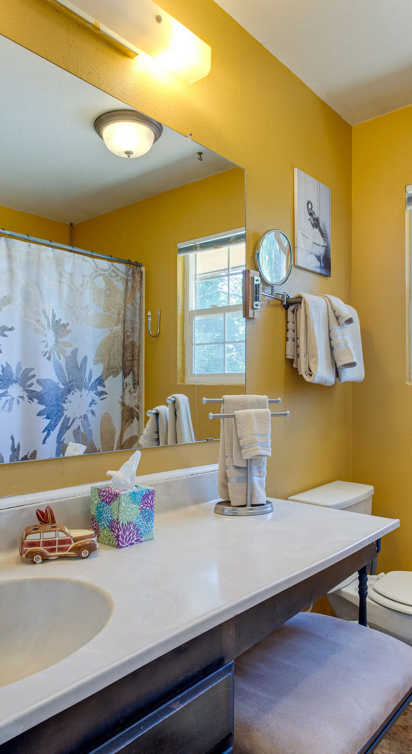 Spacious Aurora Retreat w/ Game Room + Hot Tub!
