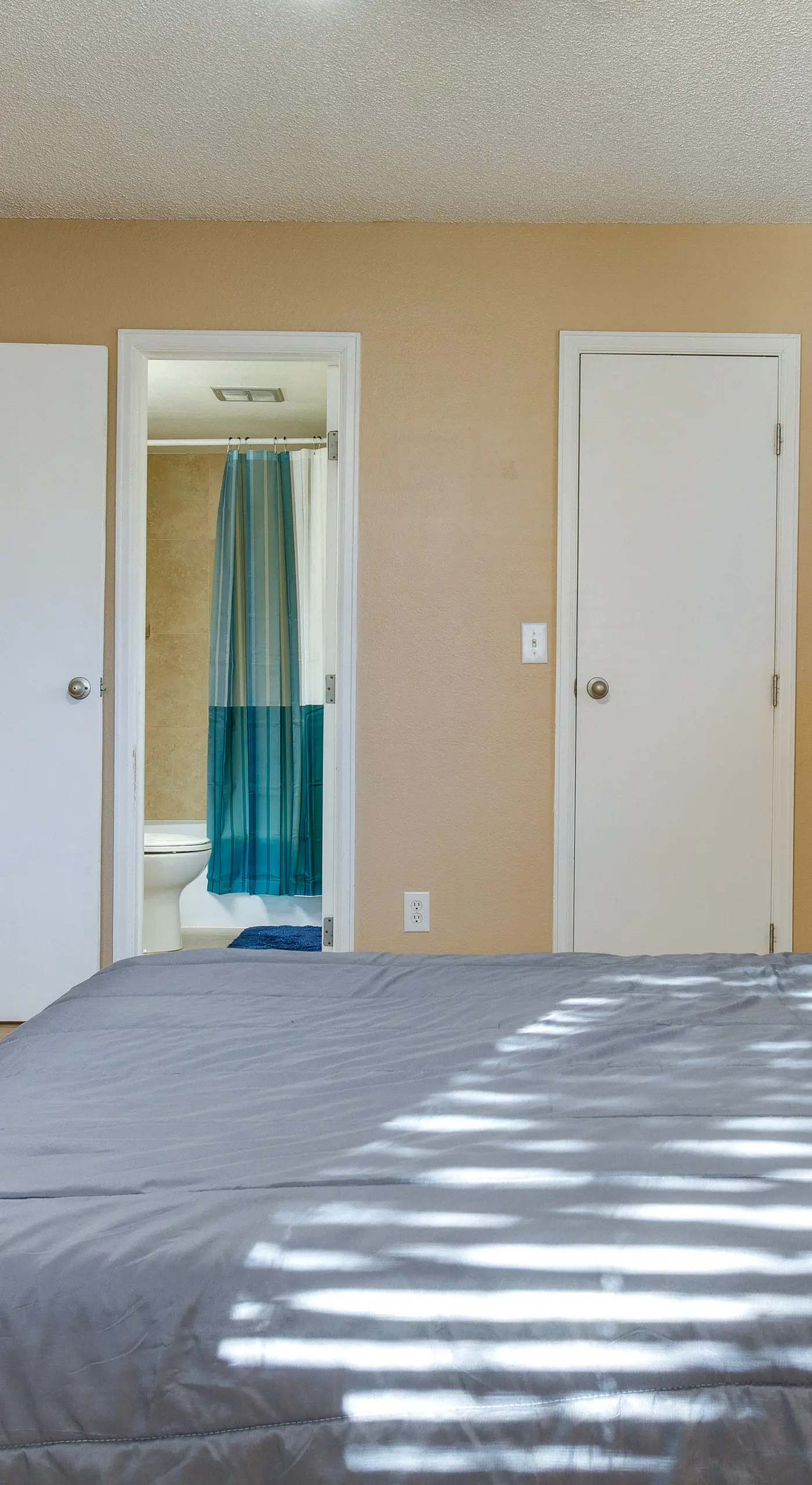 1 Mi to Light Rail: Englewood Condo w/ Pool Access
