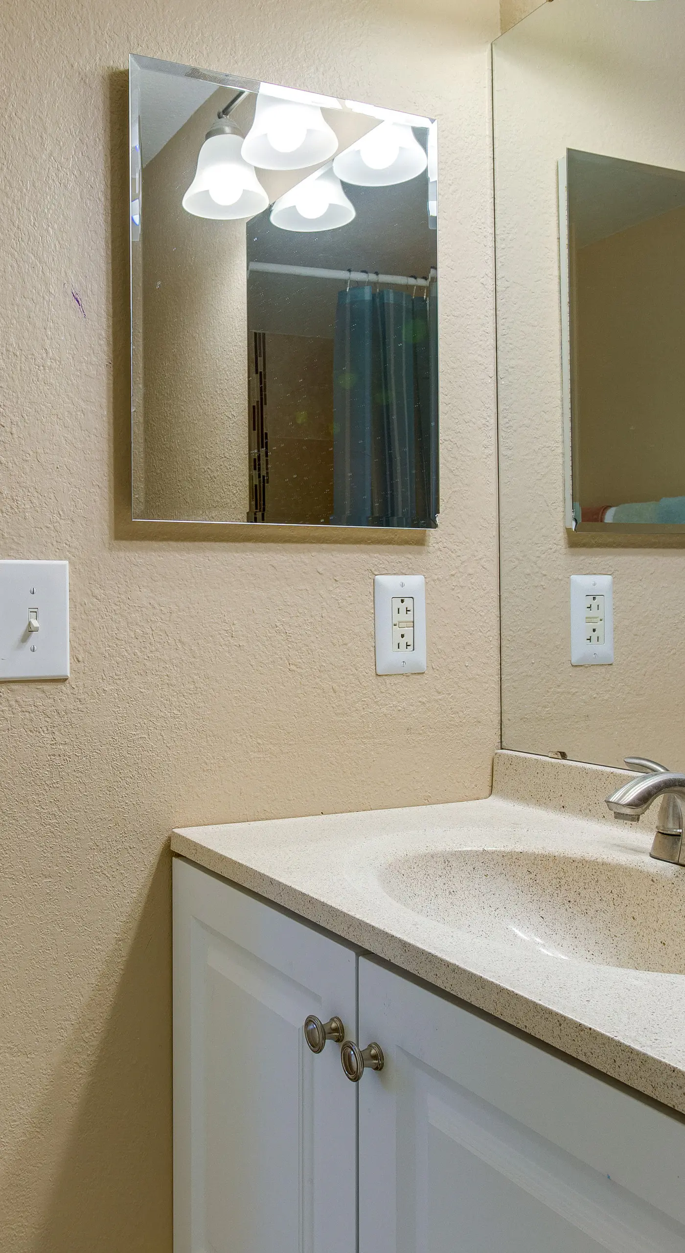 1 Mi to Light Rail: Englewood Condo w/ Pool Access
