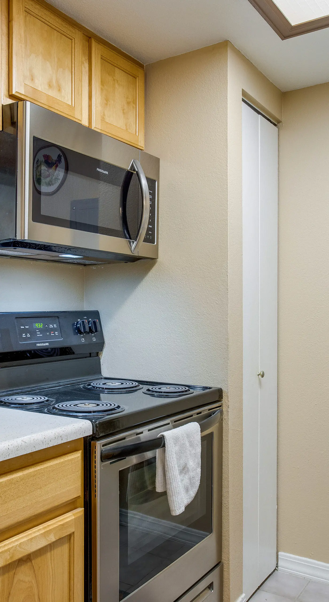 1 Mi to Light Rail: Englewood Condo w/ Pool Access