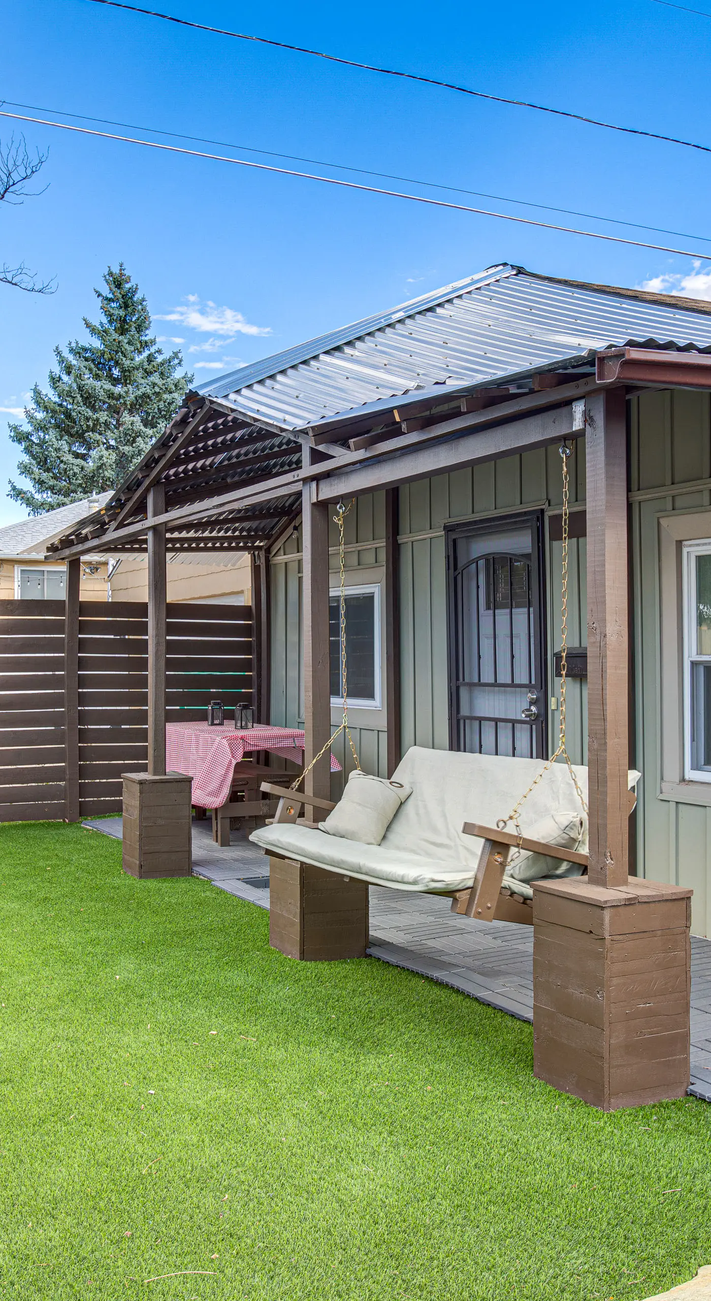 Aurora Abode: 7 Mi to Dtwn Denver!