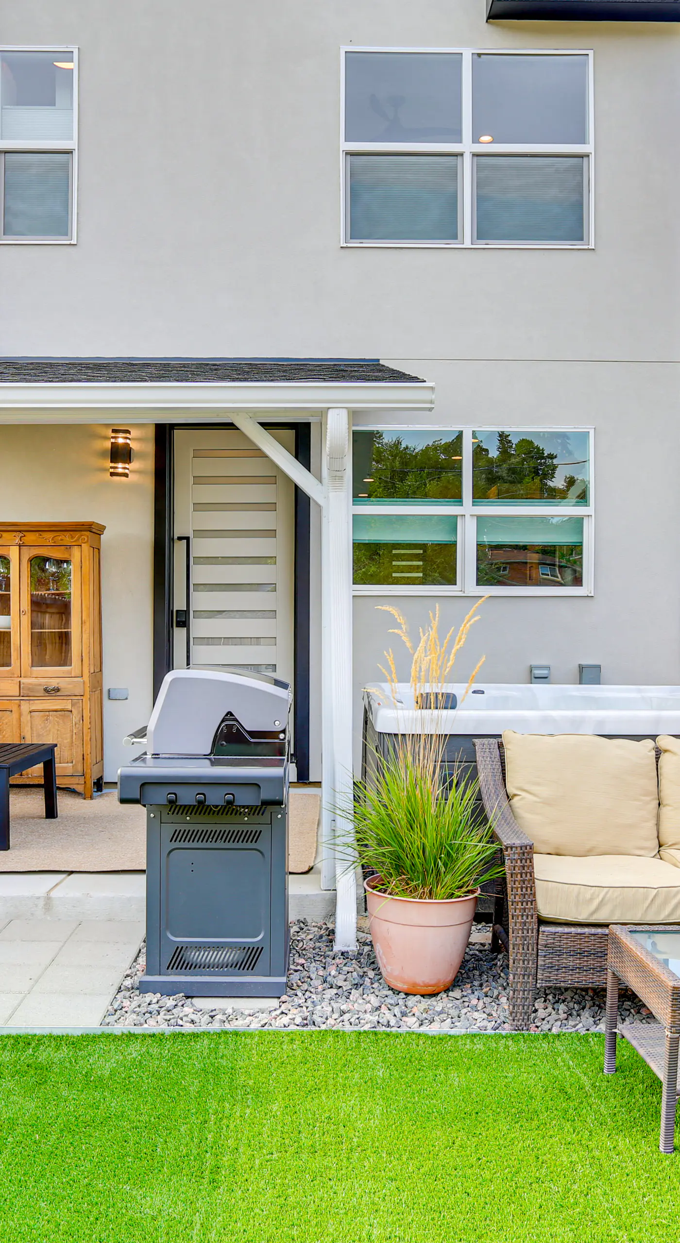 Hot Tub & Mtn-View Rooftop Deck: Golden Home