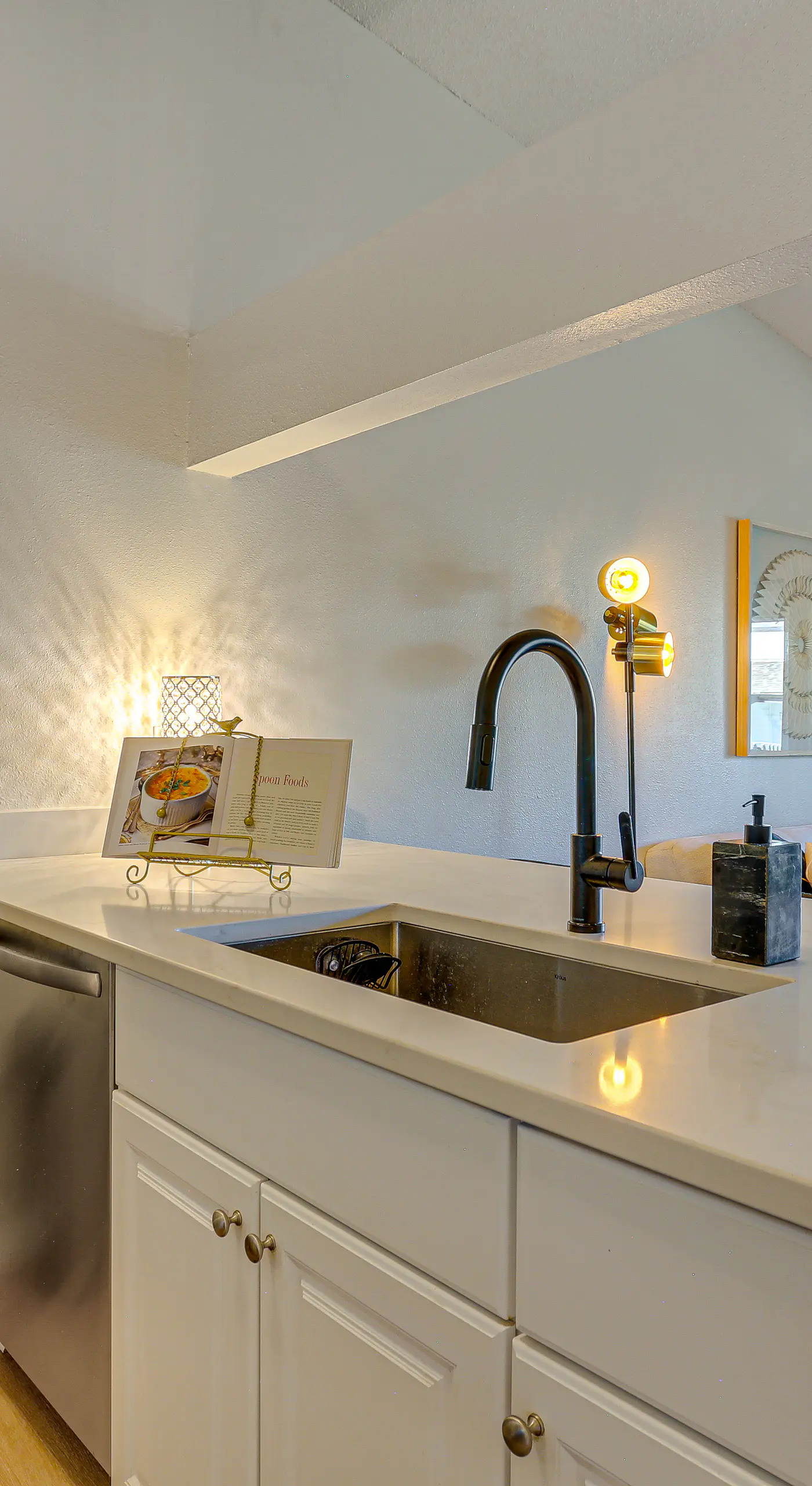 1 Mi to Dtwn: Condo w/ Pool Access in Castle Rock