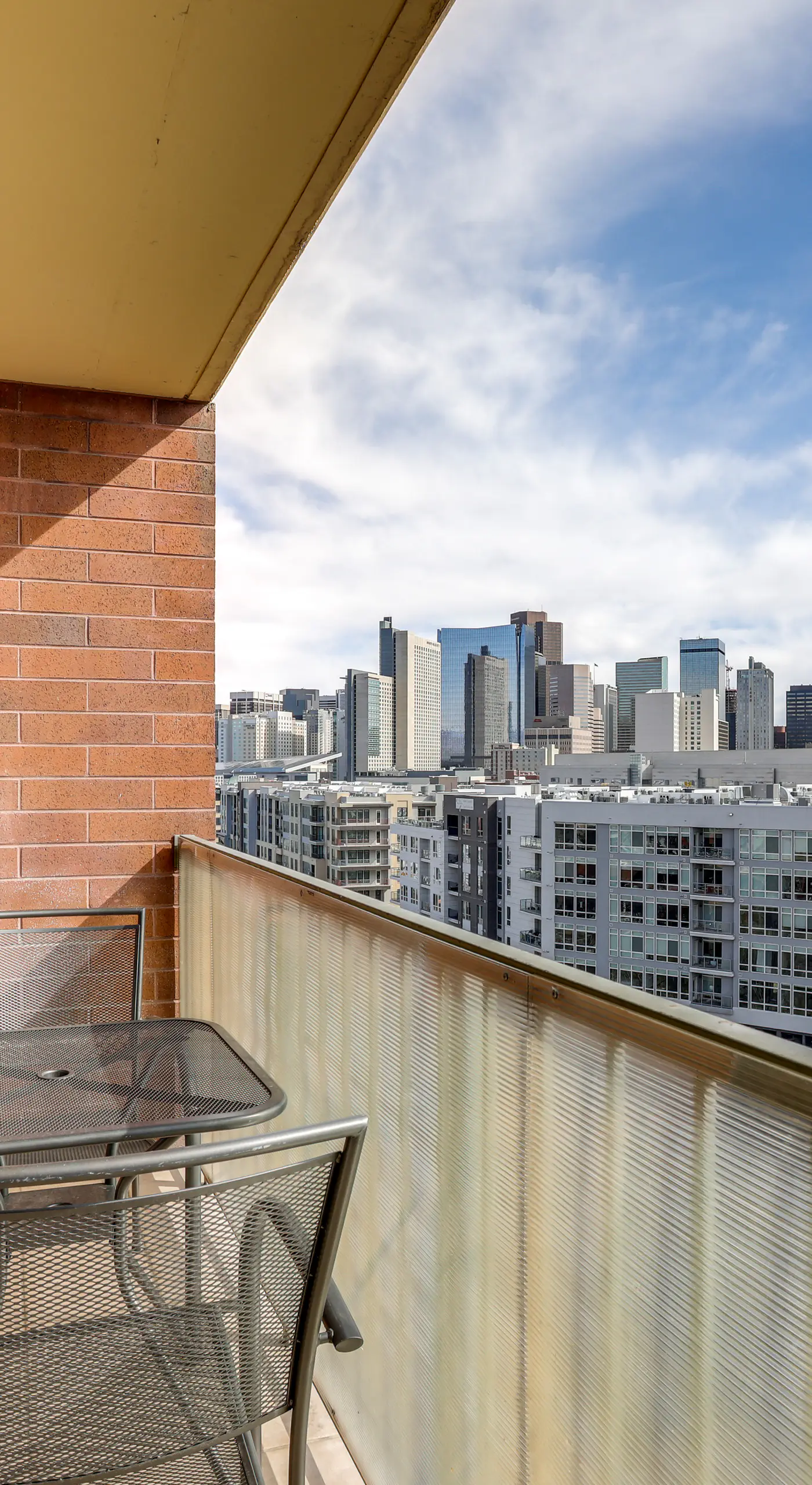 < 1 Mi to Downtown Denver: Condo w/ Pool Access!