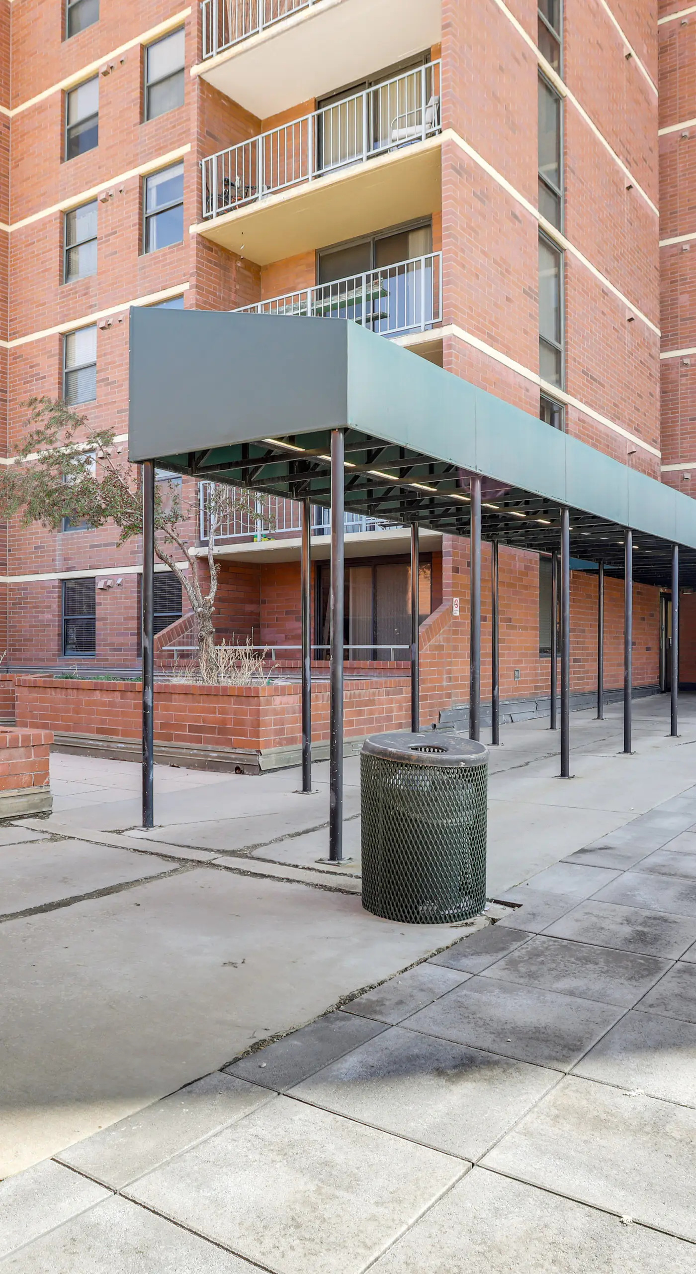 < 1 Mi to Downtown Denver: Condo w/ Pool Access!