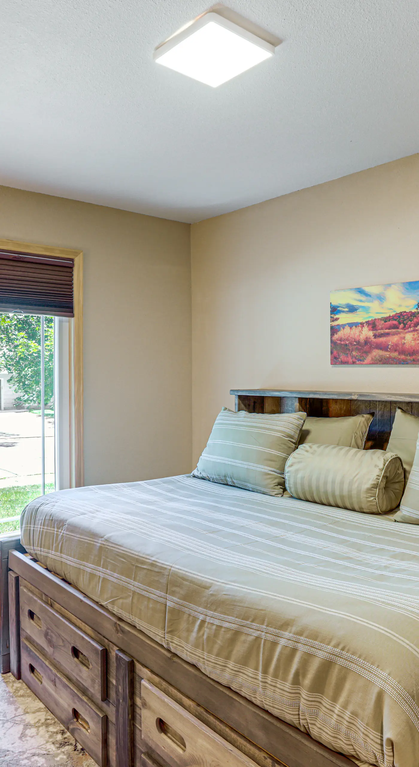 Pet-Friendly Retreat w/ Fenced Yard in Aurora